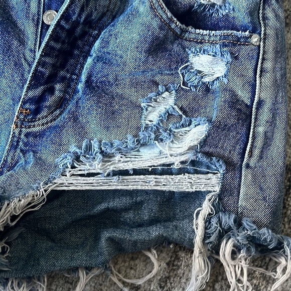SIGNATURE8 Jean shorts cut off Distressed small - Picture 5 of 13